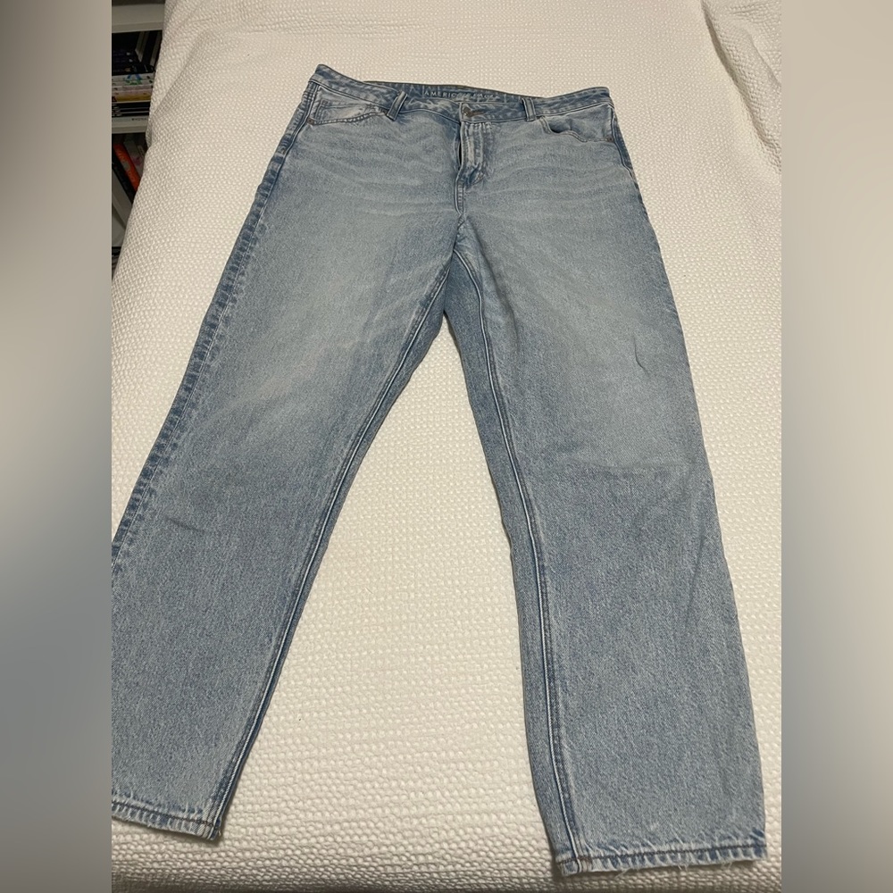 American Eagle Hi-rise mom jean